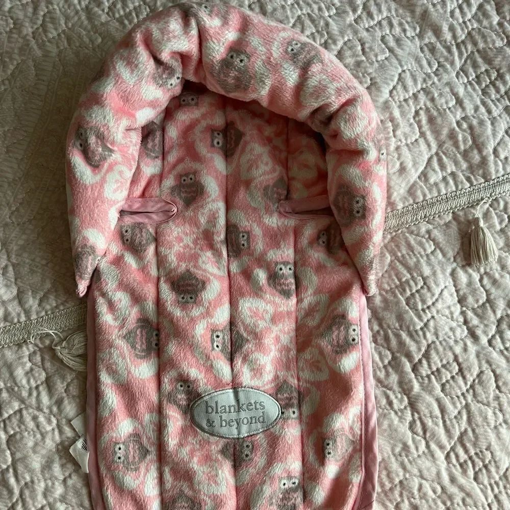 Blankets Beyond  Infant Head Support for Car seats and Strollers